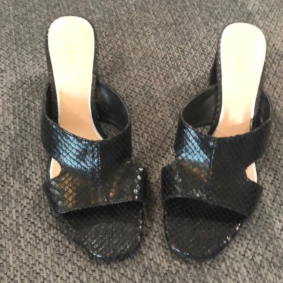 𝅺ZARA black faux snakeskin chunky heeled sandals. - Picture 1 of 6